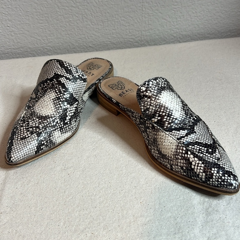 Beast Fashion Snakeskin Pointed Toe Mule Slides - Size 7 - Picture 9 of 10